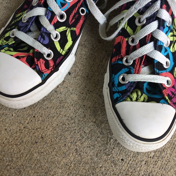 Converse | Peace Love Print Sneakers Childs Size 3 - Picture 2 of 4